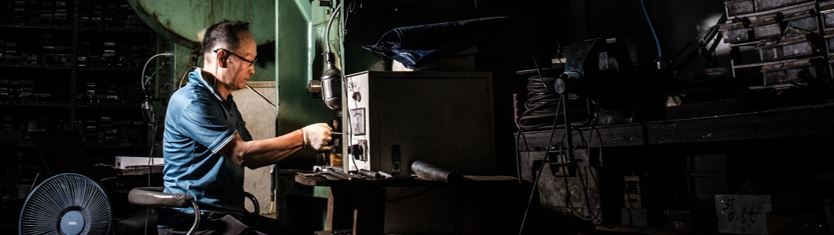 대한민국 안경 제조 및 판매 브랜드.<br>30년간 안경 제조 및 수출의 경험을 바탕으로 최상급의 안경을 선보이겠습니다.