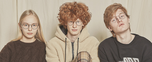 CARVEN EYEWEAR was launched in 2014 at Korea with original brand identity of CARVEN, an haute couture house set up in 1945, by Carmen de Tommaso<br> <br>We present luxurious, stylish products with classic and unique design plus fine details. <br><br>Design, Delicate details, Higher quality provide comforting, luxurious experience to customers anytime, anywhere.<br><br>